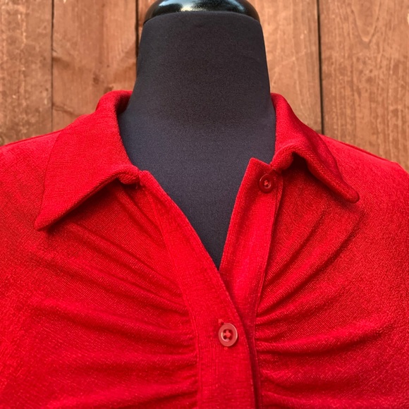 Red Ruched Top ♥️ - Picture 3 of 4